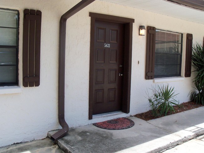 Foto del edificio - 5637 Silver Spur Dr