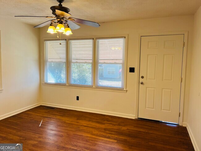 Foto del edificio - 50 Lone Oak St