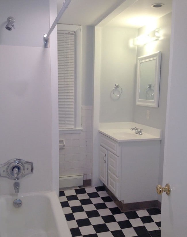 206 Echo Lake Rd, Watertown, CT 06795 Townhome Rentals in Watertown