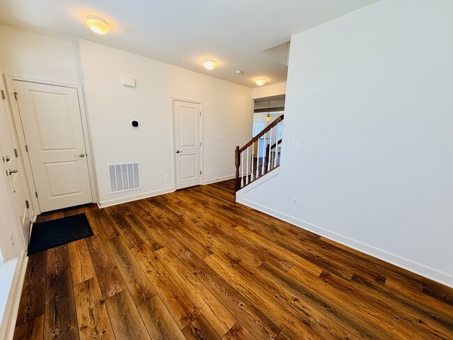 Building Photo - 43 Horse Trail Ln