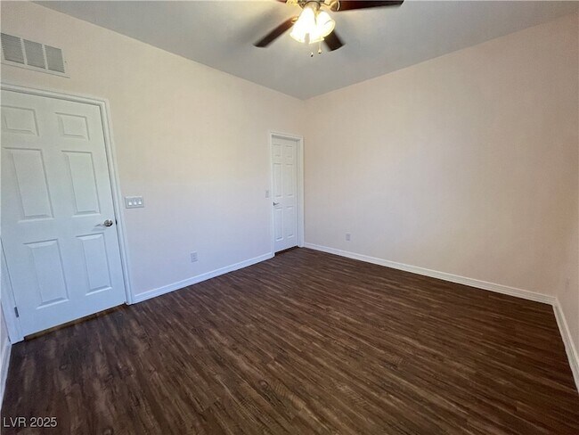 Foto del edificio - 7029 Chestnut Valley St