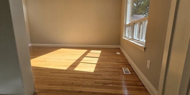 Building Photo - 60-64 Henley Cres