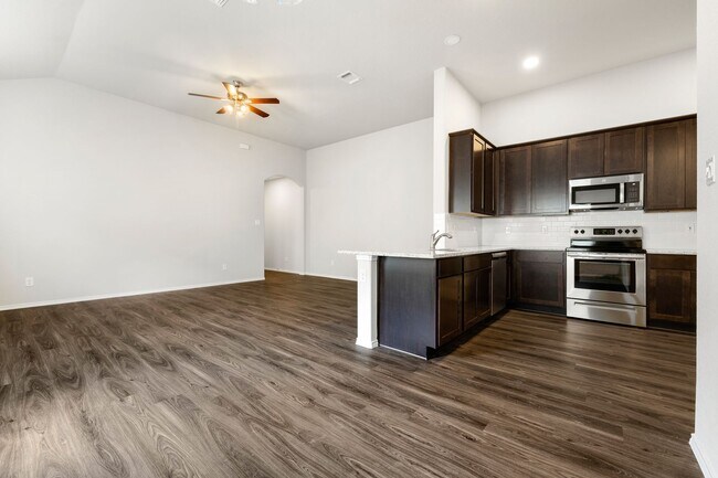 Foto del edificio - GORGEOUS 3 BEDROOM DUPLEX LOCATED IN CONVE...