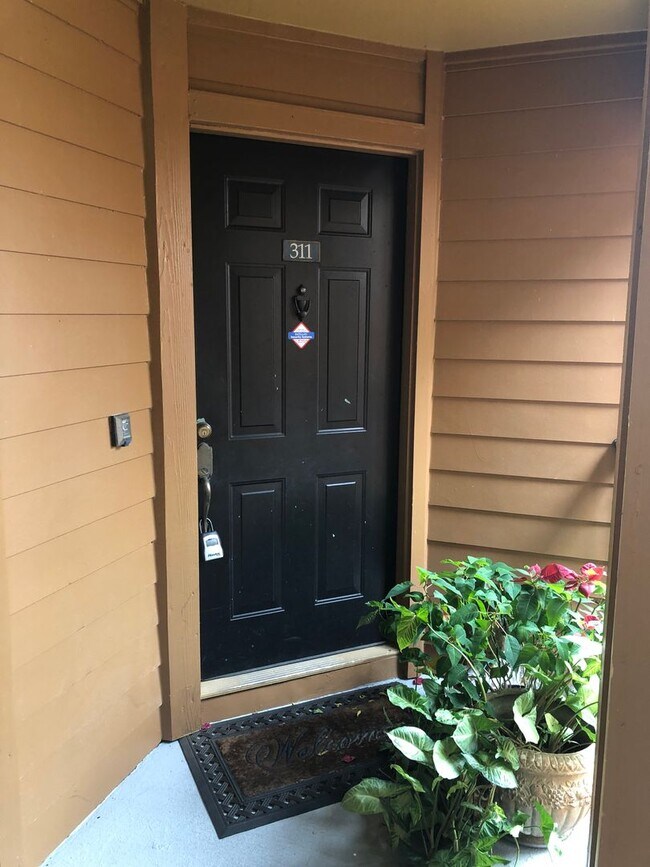 Foto del edificio - MOVE IN NOW! Nice 3rd floor 2 BD 2 BA cond...