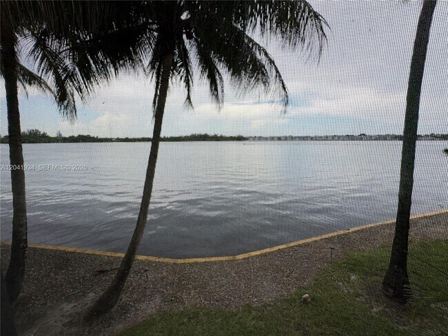 Building Photo - 1075 NE Miami Gardens Dr