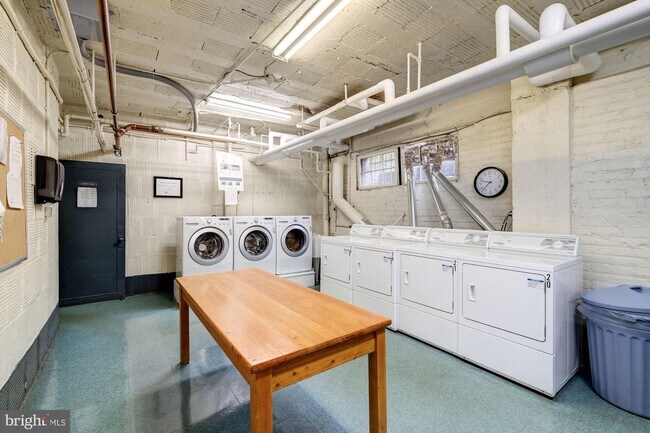 Foto del edificio - 3031 Sedgwick St NW