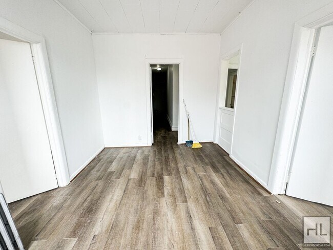 Building Photo - 270-215 15th St