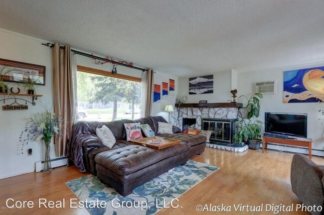Building Photo - 3 br, 1 bath House - 730 E 72nd Ave