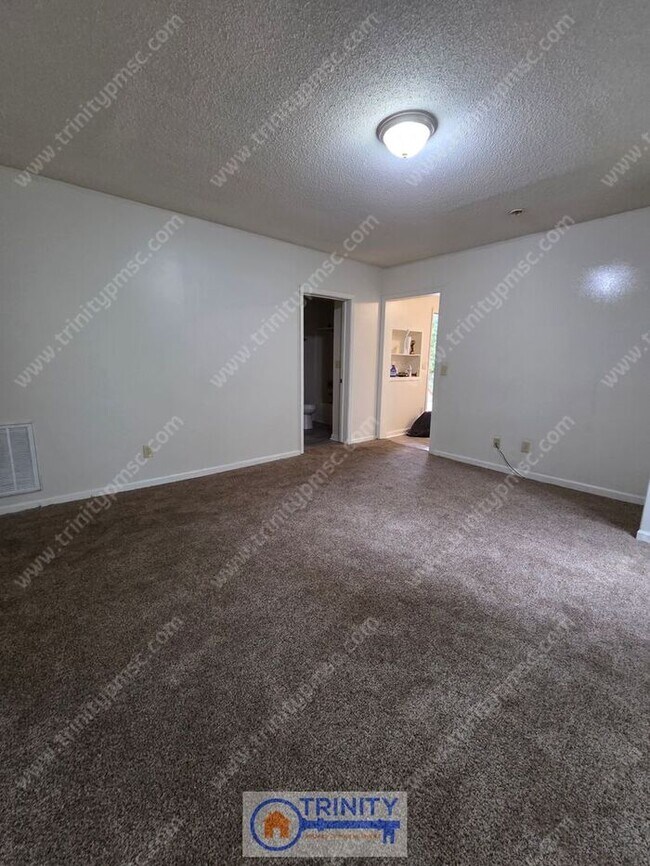 Foto del edificio - Ready and waiting for you! Available NOW!