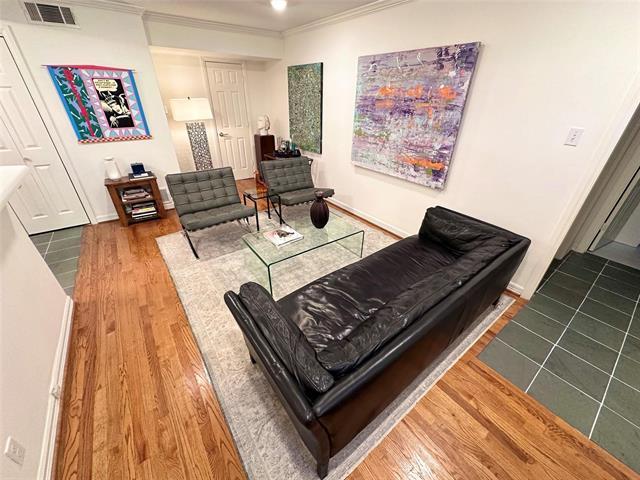 Foto del edificio - 4222 Newton Ave