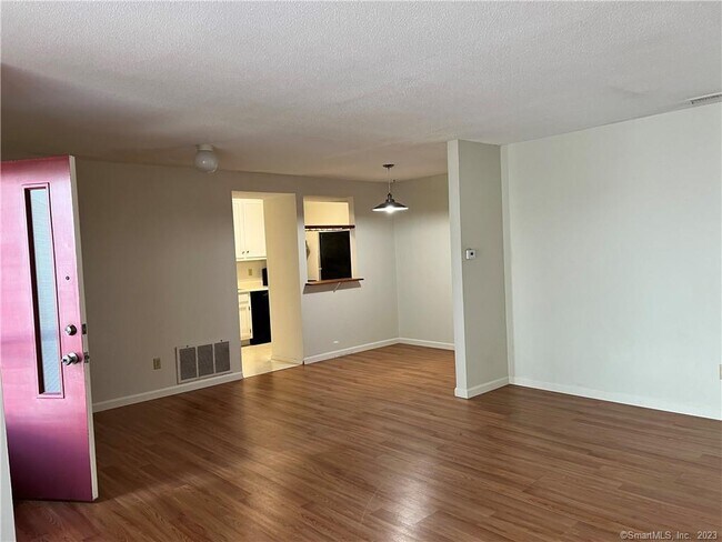 Foto del edificio - 7 Cypress Ln