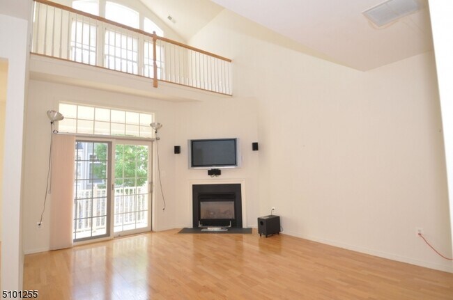 Foto del edificio - 103 Crown Ct