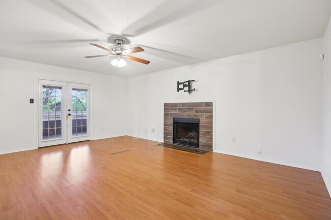 Foto del edificio - 1300 Tuxford Cove