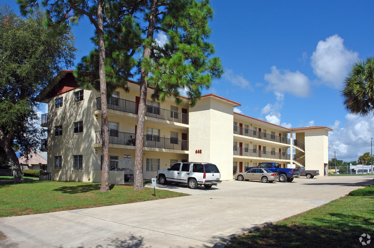 Primary Photo - Kapus Apartments