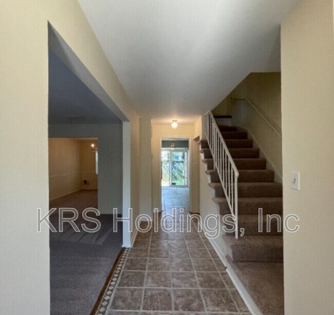 Foto del edificio - 222 Commons Dr NW