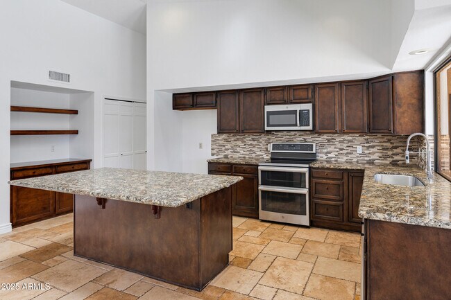 Foto del edificio - 5903 E Paradise Ln