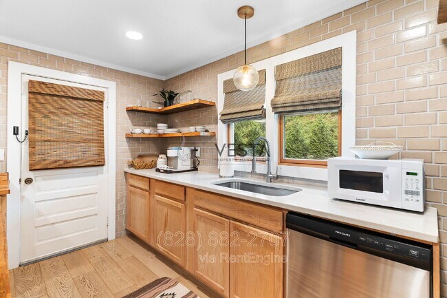 Foto del edificio - 435 Reems Creek Rd