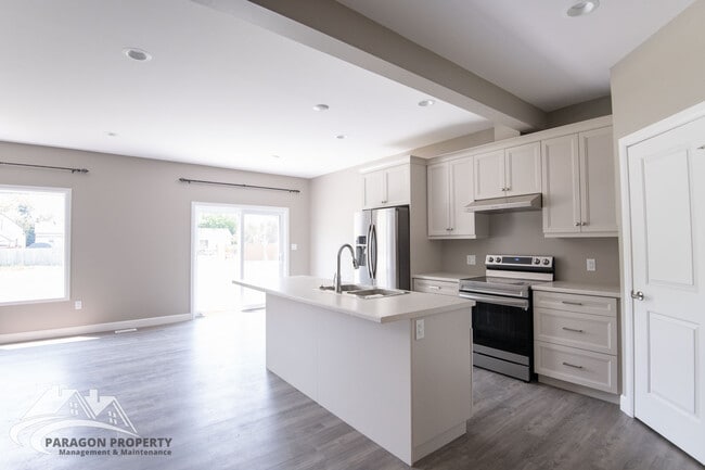 Building Photo - 38 Llydican Ave