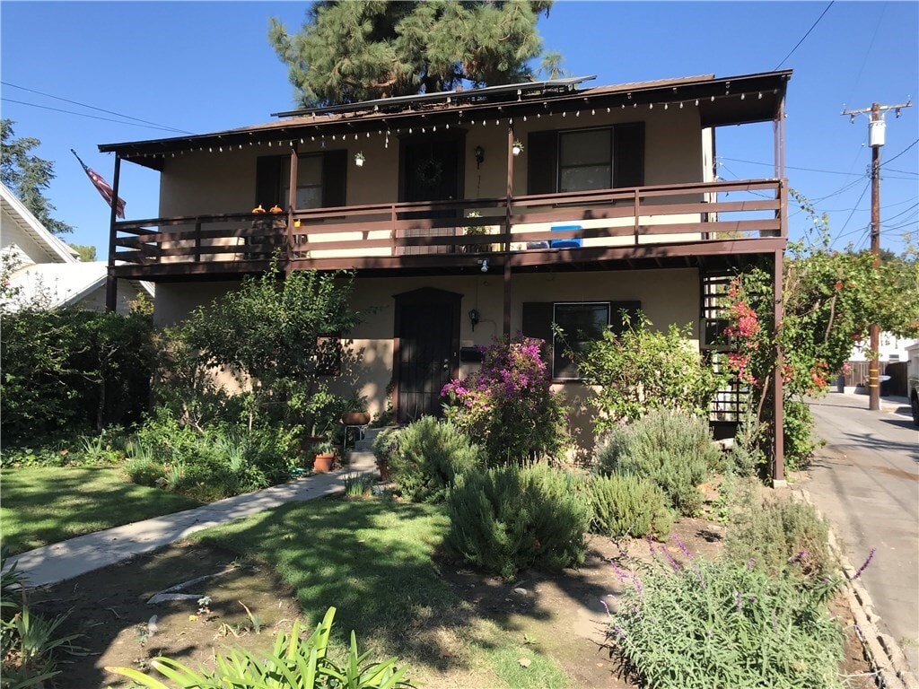 121 W 10th St, Claremont, CA 91711 Townhome Rentals in Claremont CA