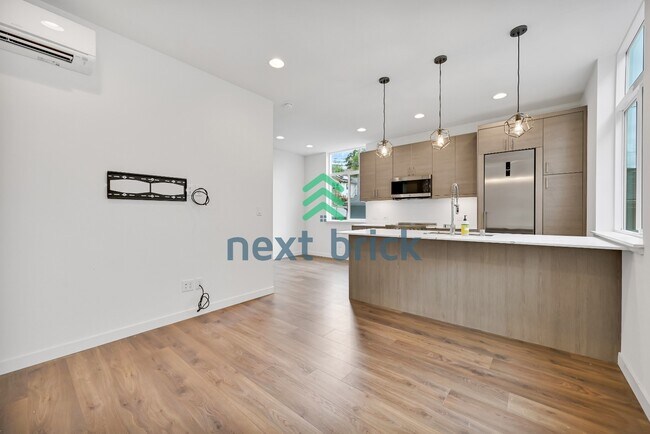 Foto del edificio - Charming 2-Bed, 2-Bath Townhouse Retreat in Seattle's Vibrant Heart – 1100 Sq Ft of Modern Living!