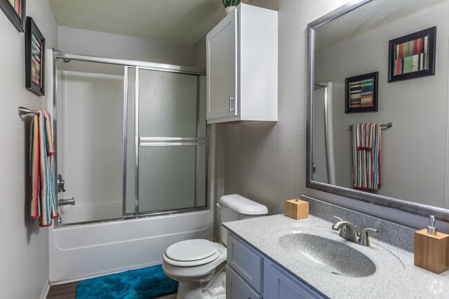 2BR, 2BA - 1,043SF - 2nd Bathroom - Park at Forest Hill