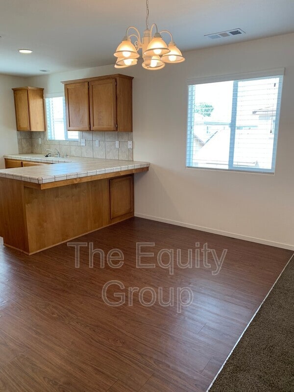 Building Photo - 2218 W Lark Ave