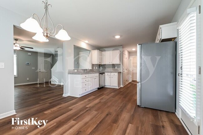 Building Photo - 92 Hillview Dr