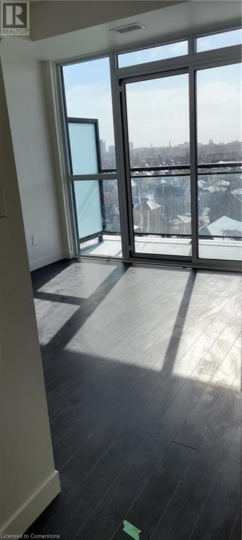 Photo du bâtiment - 128 King St N