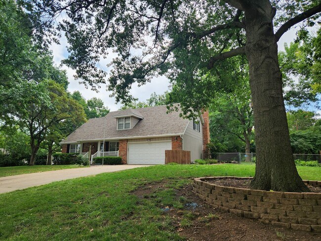 Foto del edificio - Wow! 5BR, 4BTH executive home for lease!