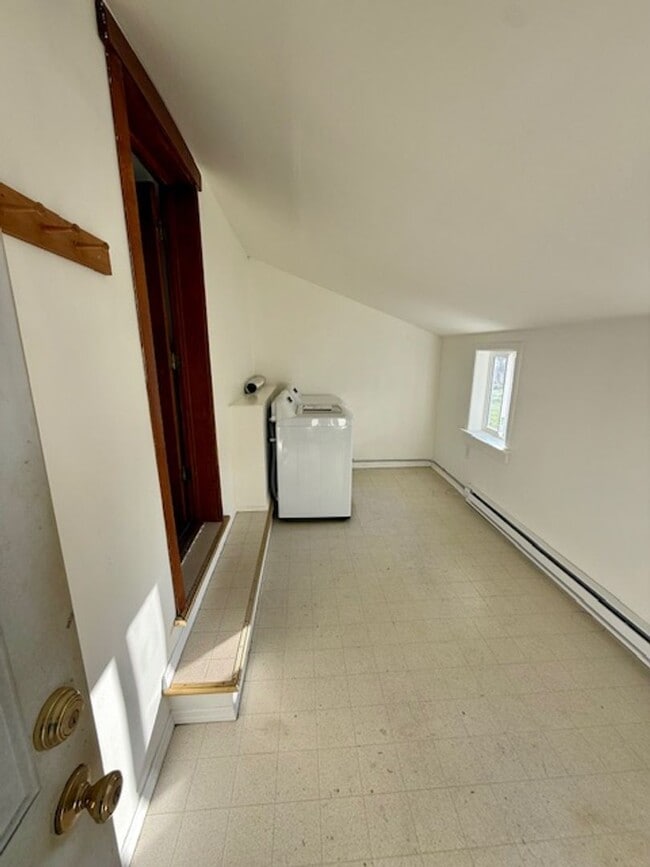 Building Photo - Newly Renovated 2-Bedroom Home – Pet Friendly!