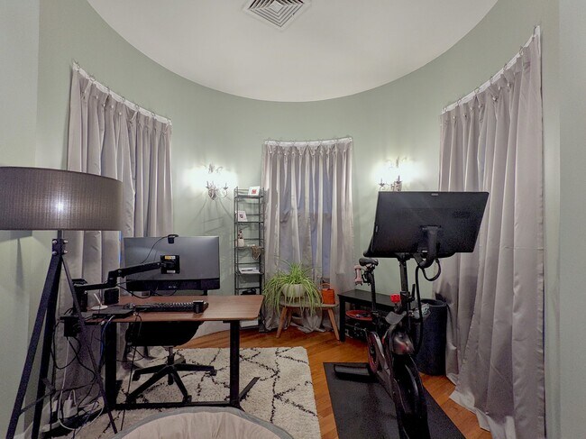 Foto del edificio - 124 Winthrop Rd