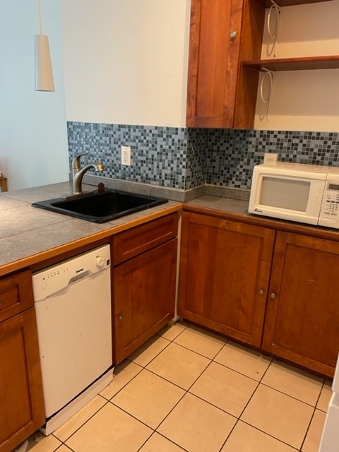 kitchen - 2013 N College Ave