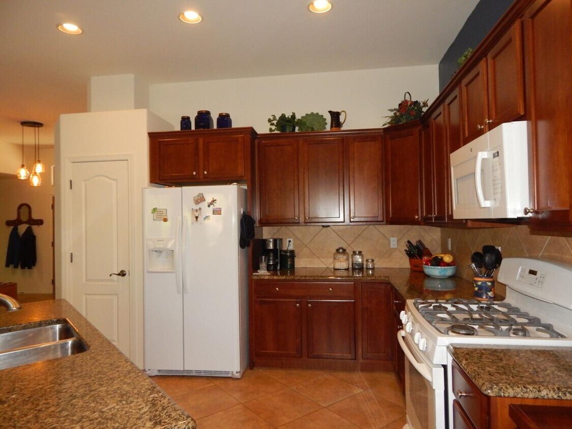 Primary Photo - 13637 E Aviara Pl