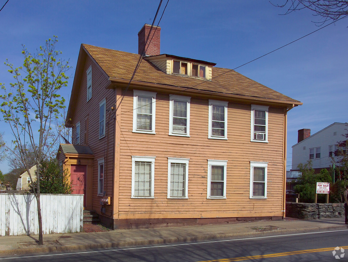 Building Photo - 390 Main St