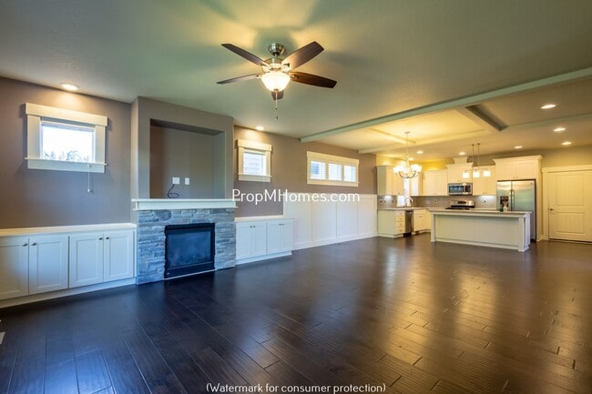 Building Photo - Gorgeous Four Bedroom Home in the Heart of...