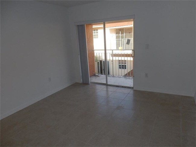 Building Photo - 2050 NE 140th St