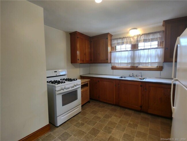 Building Photo - 1130 Boulevard