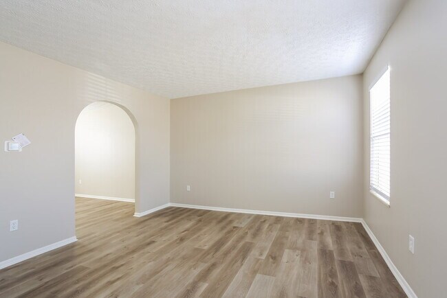Building Photo - 2073 Carrollton Dr