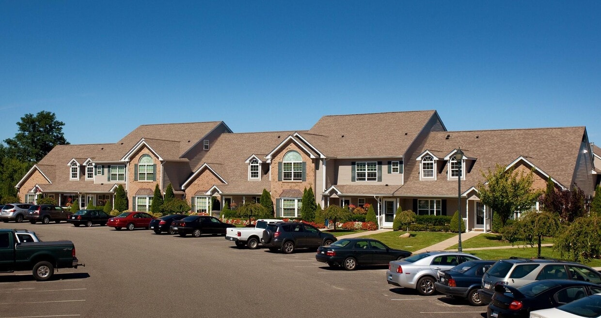 Building Photo - 145 Pineview Ln