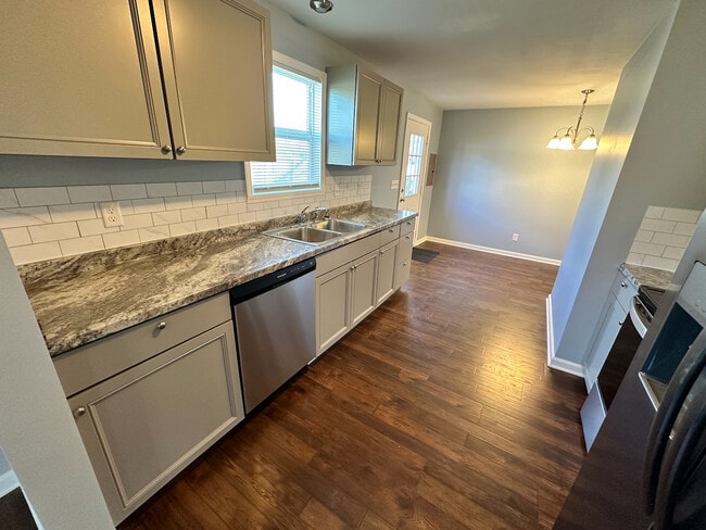 Building Photo - 1112 W Heerdink Ave