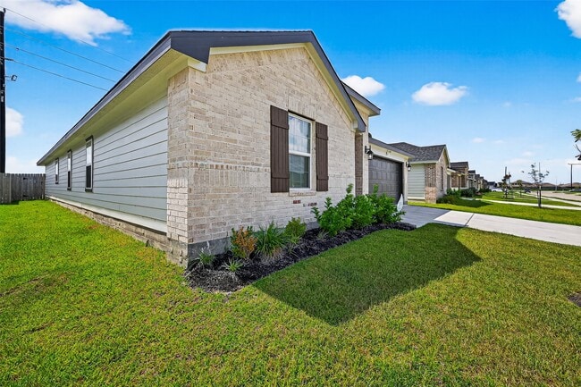 Building Photo - 8730 Shumard Oak Dr