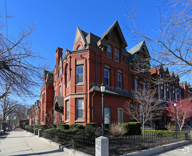 Primary Photo - Campus Apartments