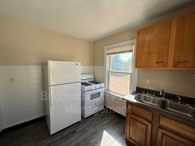 Building Photo - 1116 Watervliet Ave