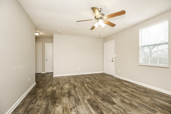 Building Photo - 111 Ridgeview Ct