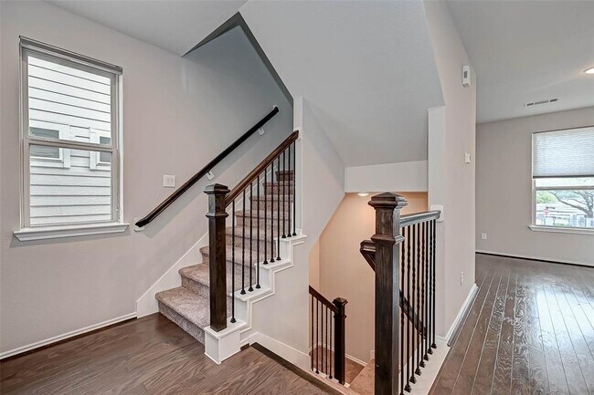 Foto del edificio - 3115 Roseland Terrace Ln