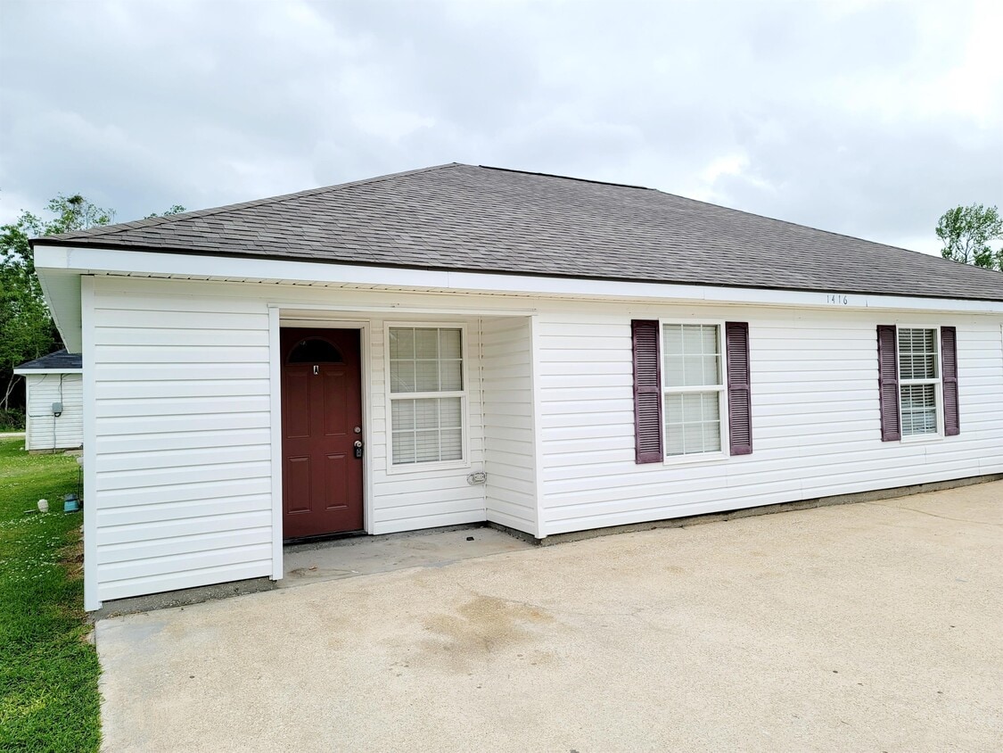 Primary Photo - 1416 Thompson Rd