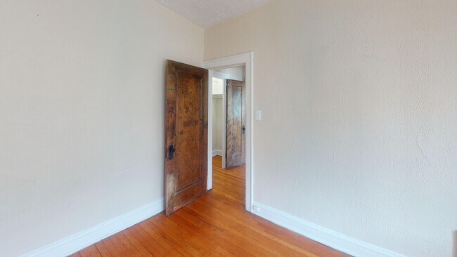 Foto del edificio - 7849-7853 S Coles Ave