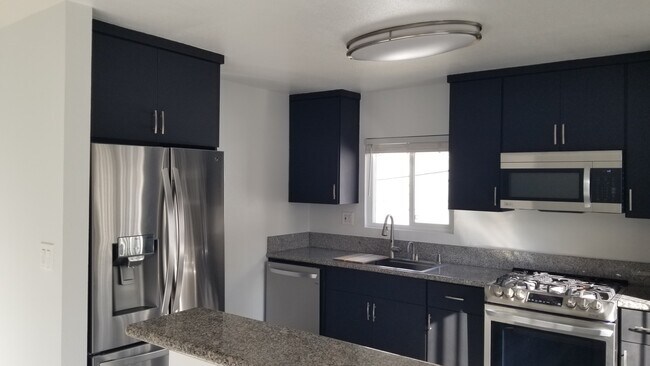 COCINA - 5667 Fountain Ave