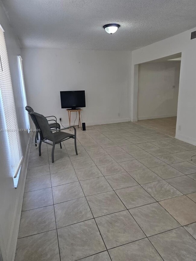 Building Photo - 1206 Seaview