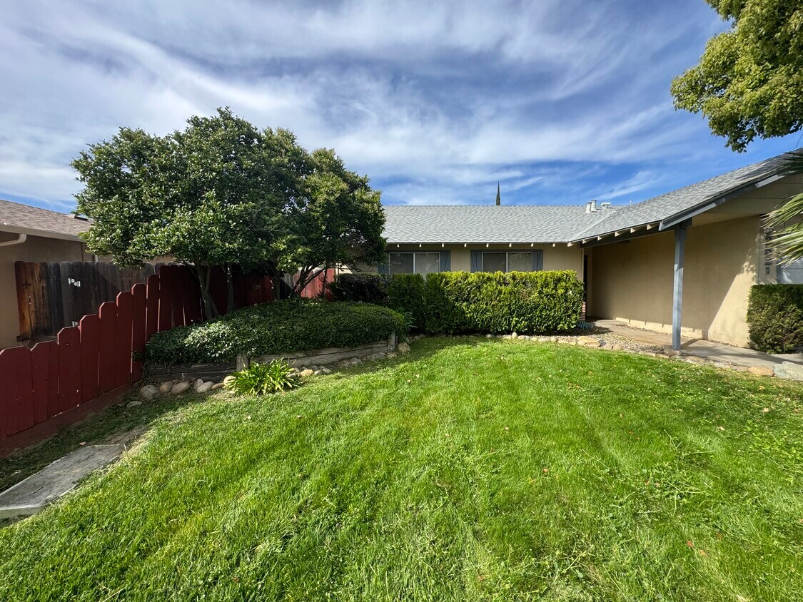 Primary Photo - 2521 Casita Dr
